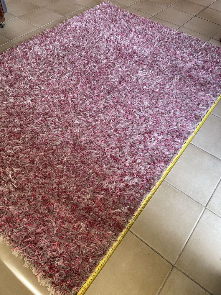 Carpete rosa em bom estado