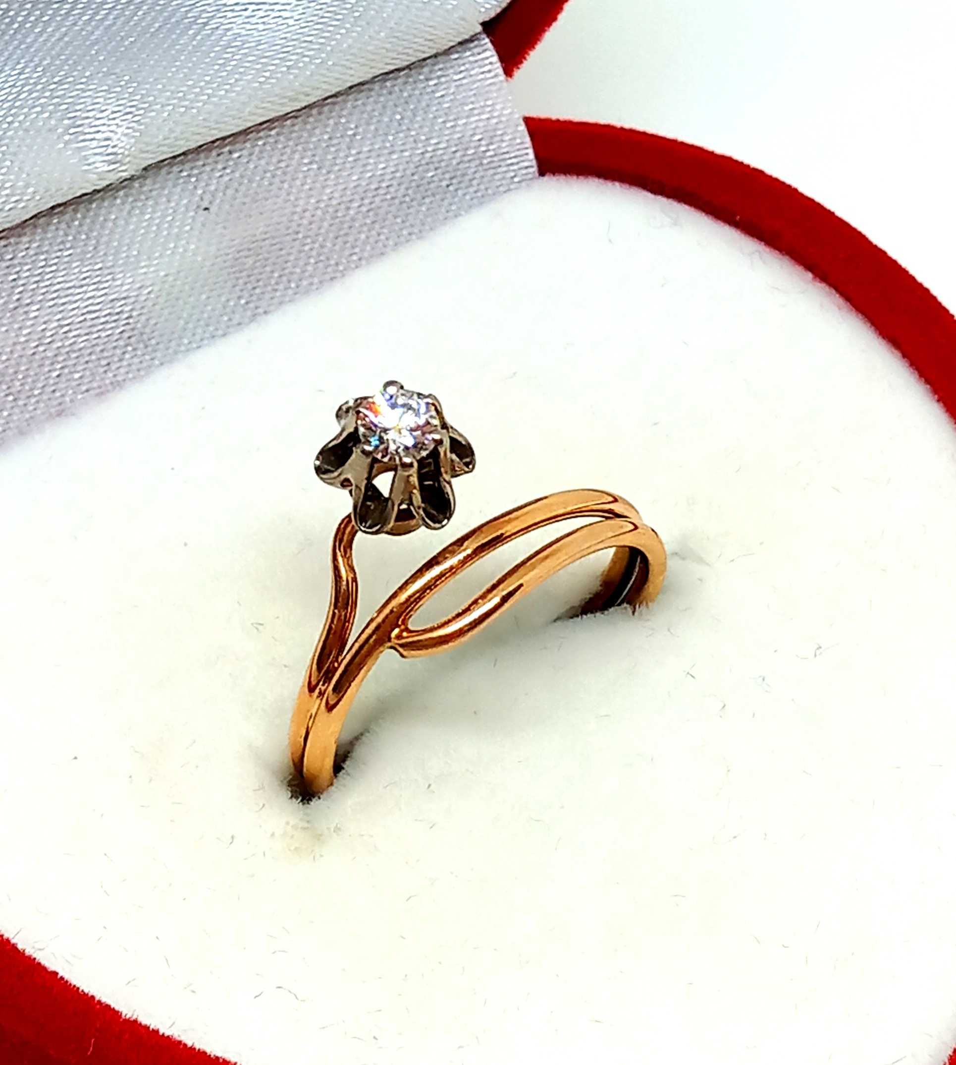 Złoty pierścionek z diamentem 0,15ct PR.585 W:2,43gr R.13 InterSKLEP