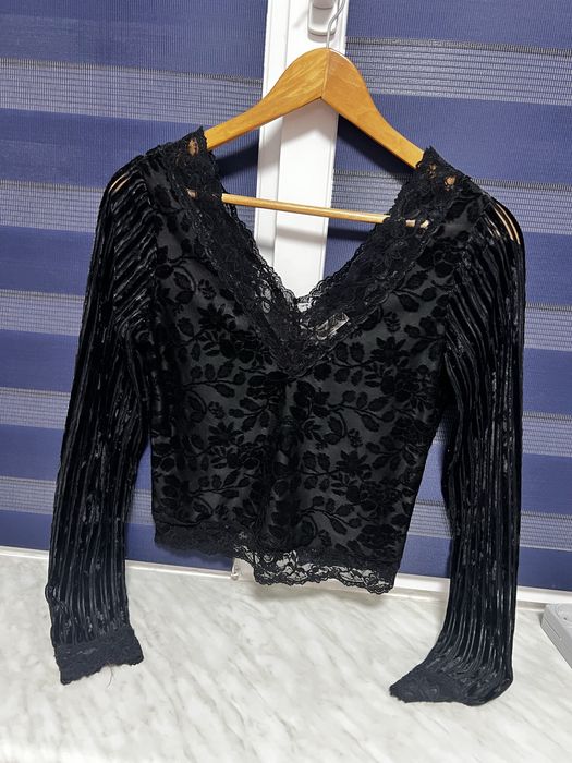 Продам чорну блузу з мереживом S-M