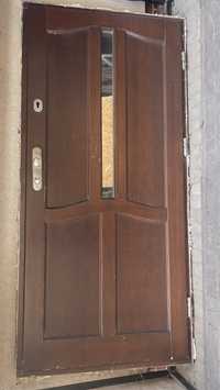 Drzwi wejściowe z futryną
