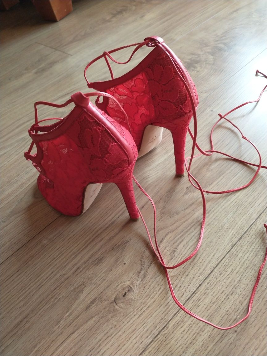 Damskie koronkowe buty