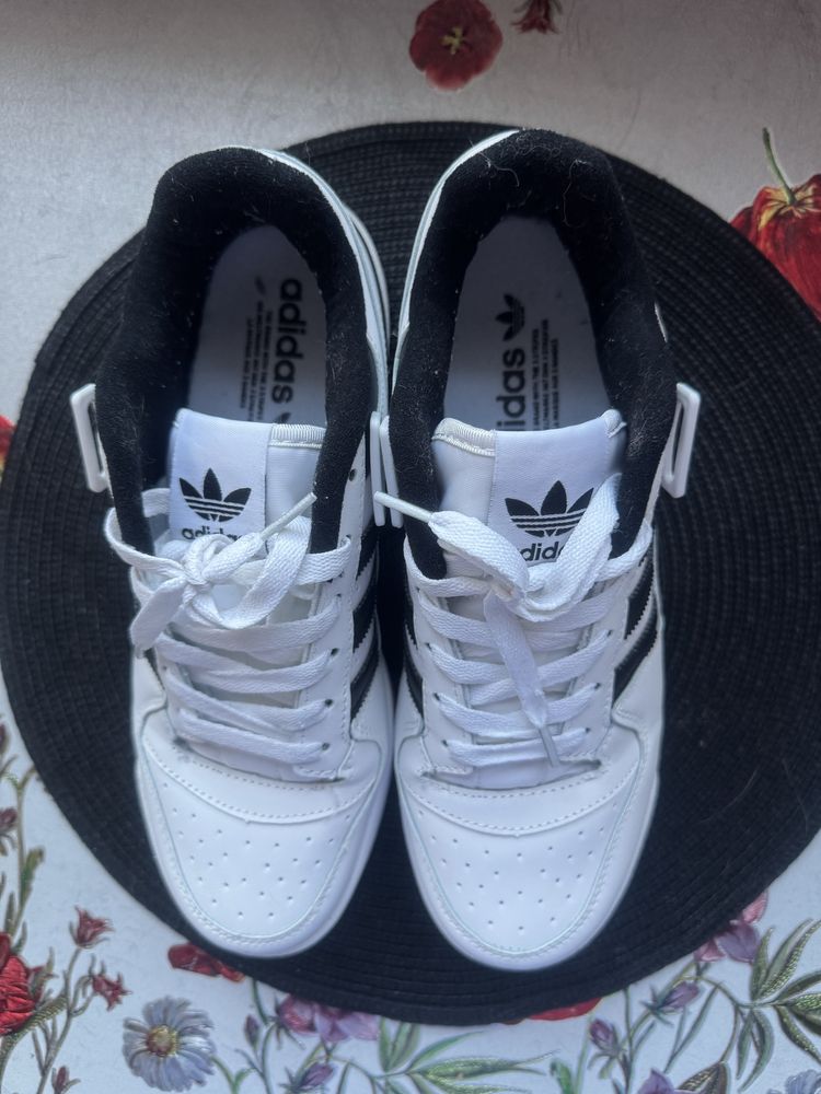 Oryginalne buty adidas.