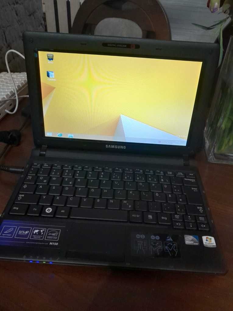 Laptop Samsung N150 + zasilacz + Windows 8.1 (Sromotnik)