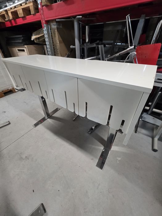 Designerska szafka IKEA PS – limitowana kolekcja, biała lakierowana