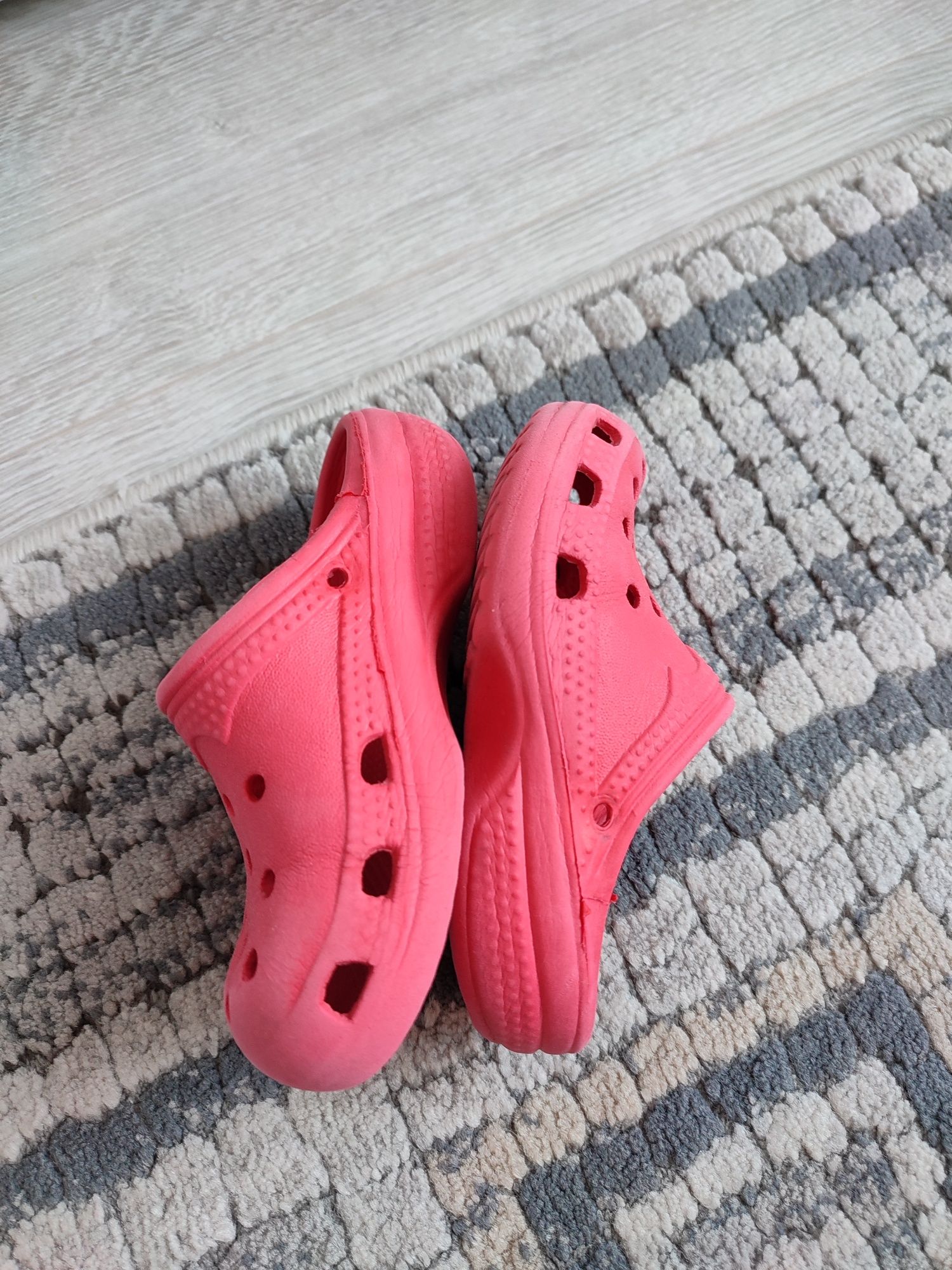 Klapki typu crocs