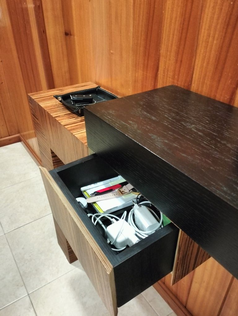 Móvel de entrada com espelhos