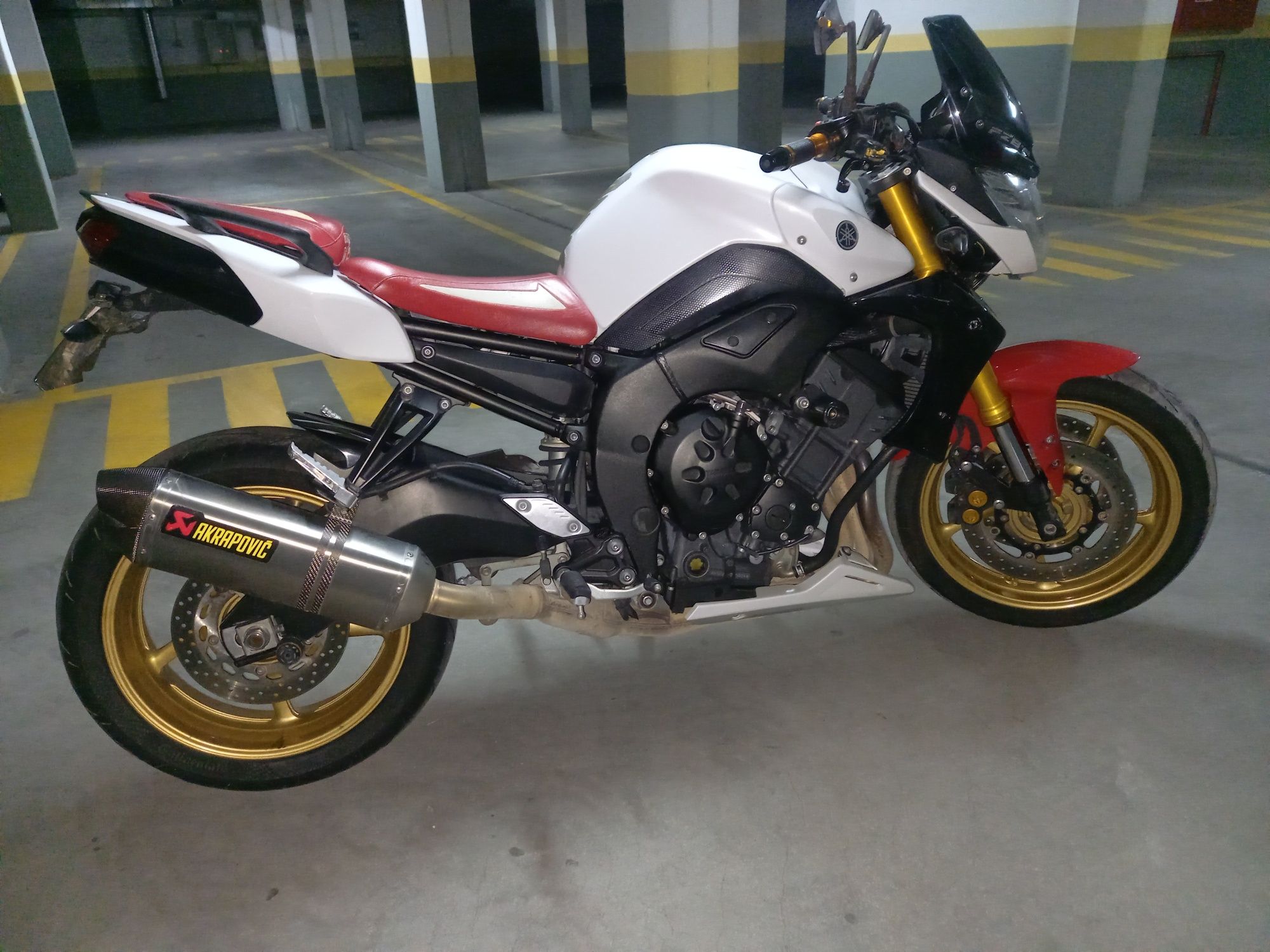 Yamaha FZ8 N Ideal para a cidade e estrada- Pronta a circular