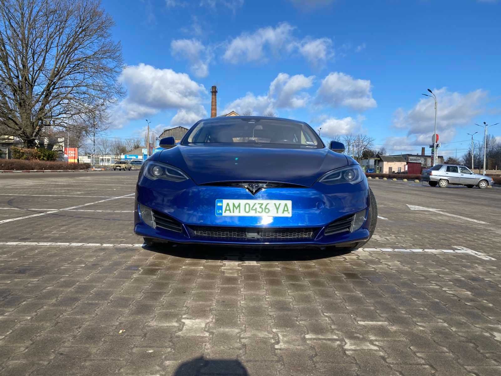 Tesla Model S 90 D