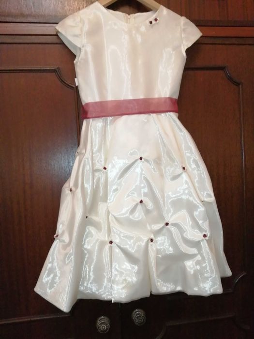 Vestido de cerimónia para criança.