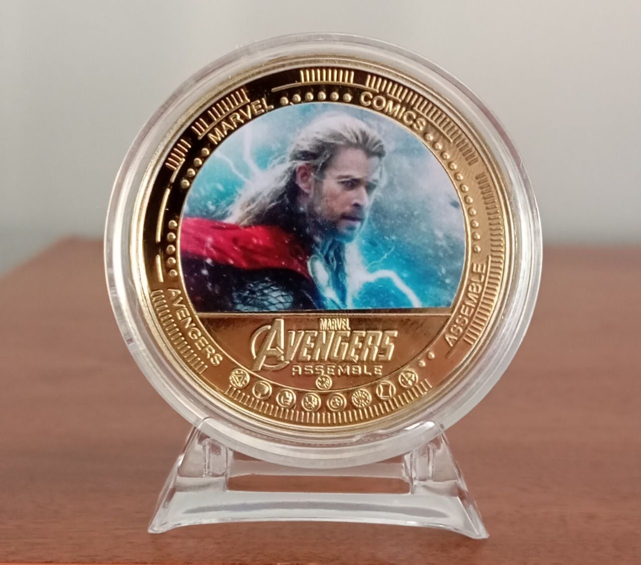 Conjunto 5 Moedas Comemorativas Marvel - Avengers Assemble com Suporte
