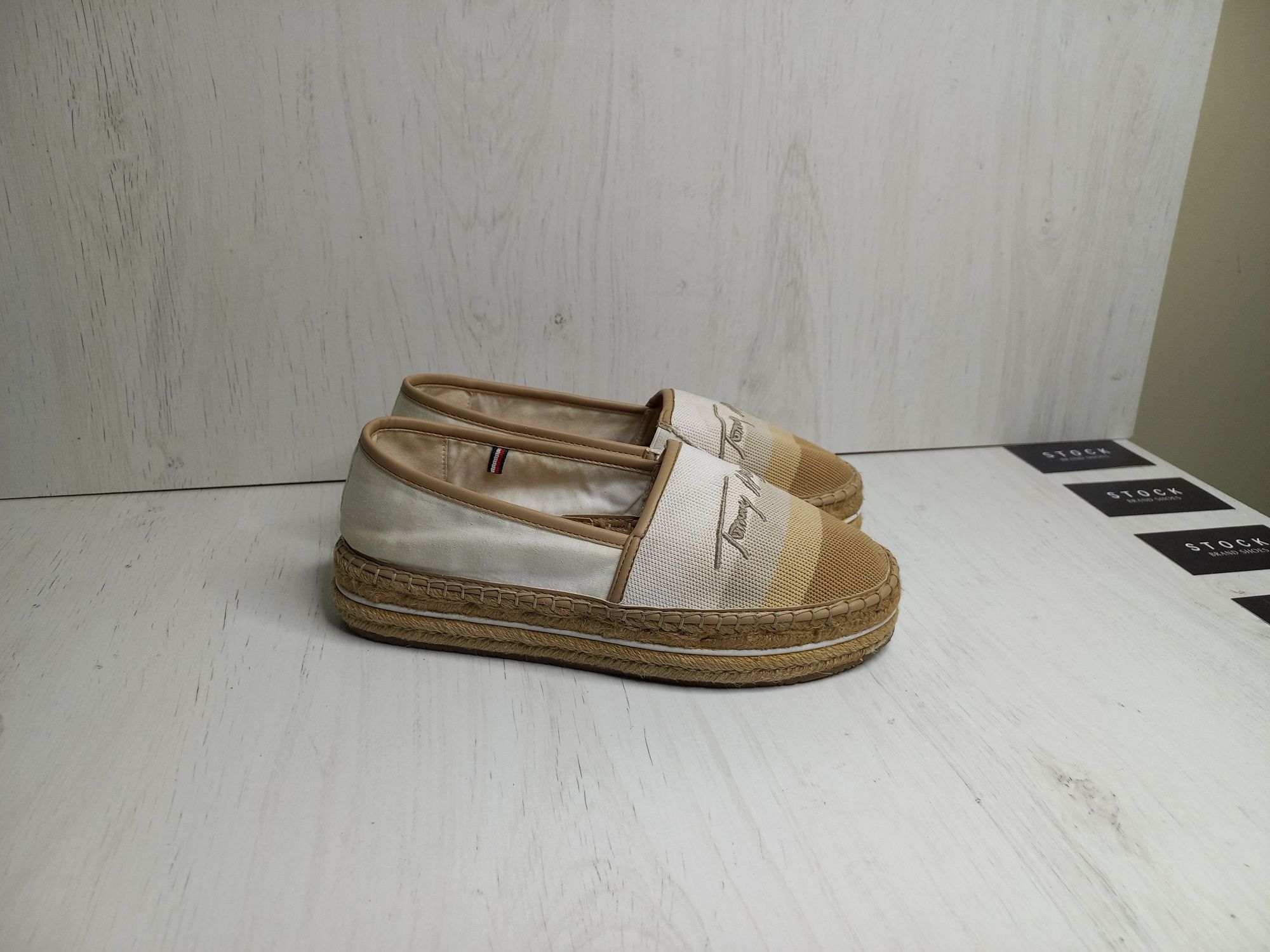 Експадрилі Tommy hilfiger ( оригінал)