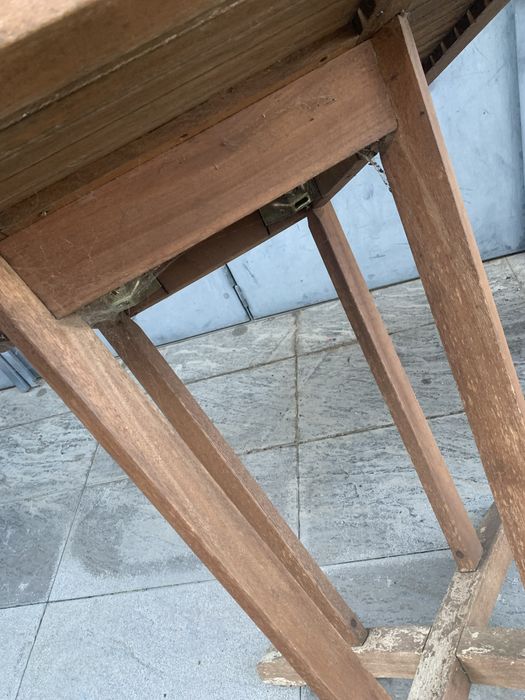 Mesa de jardim em madeira