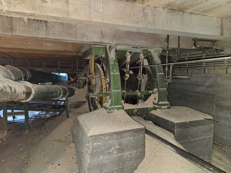 Trak taśmowy z podajnikami - sprawny