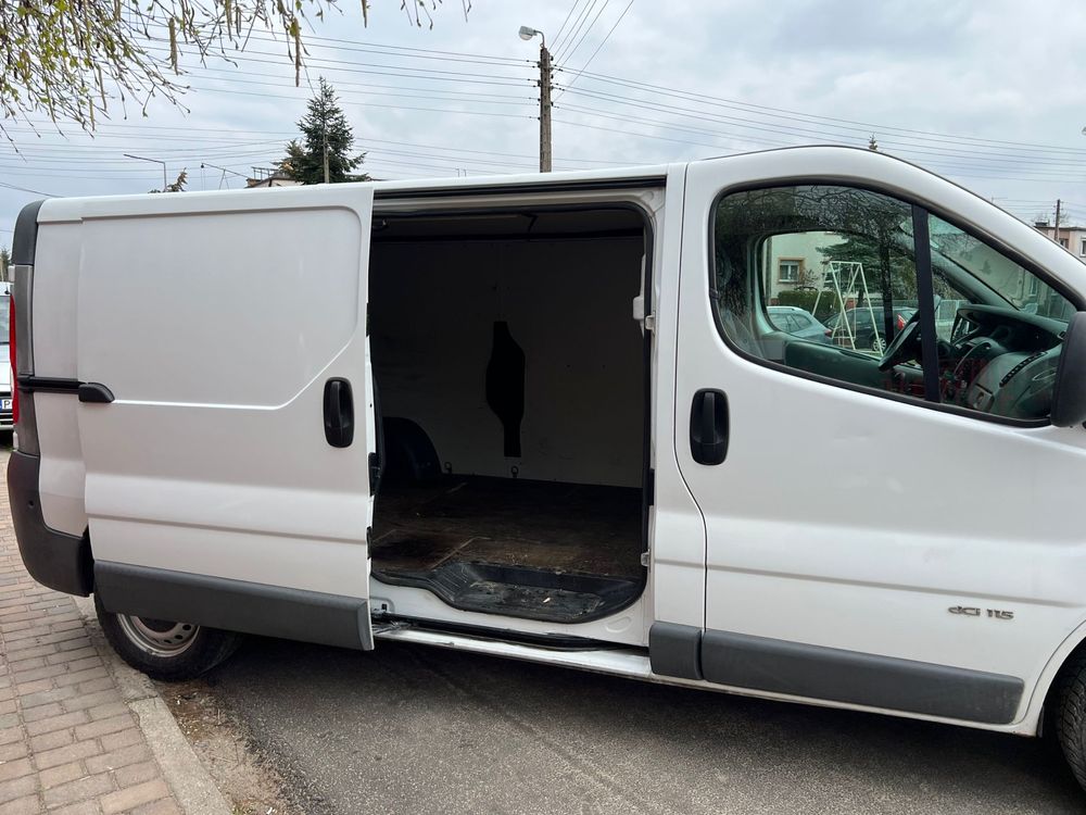 Do wynajęcia Renault Trafic L2H1 przedłużany dostawczy Mumin Bus