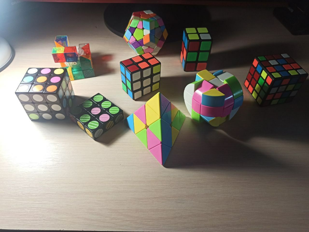 Продаю кубики Рубика есть почти вся коллекция