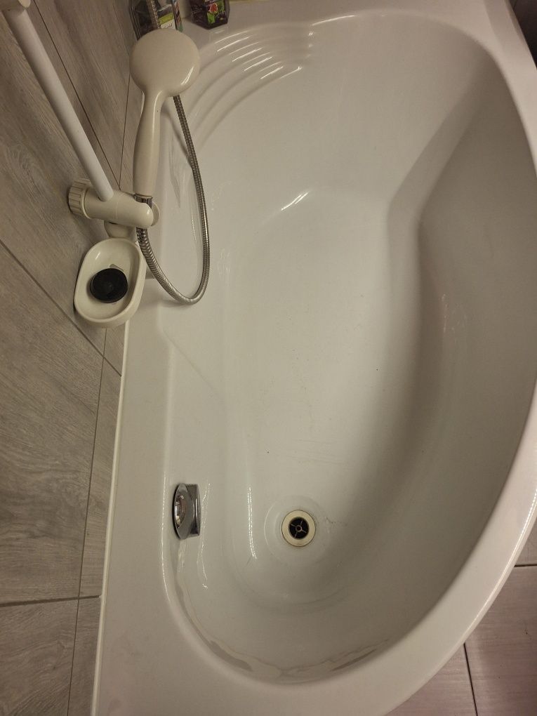 Sprzedam wannę narożną