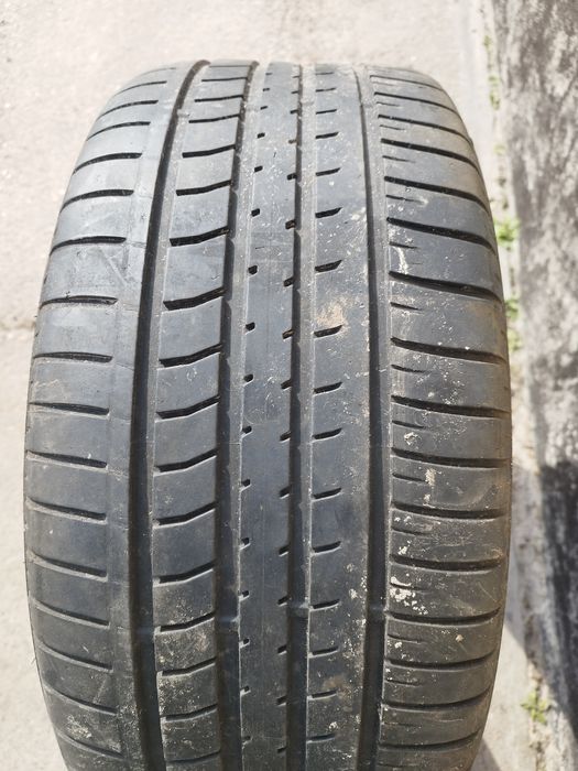 Продам шини 245/40 R18 93Y