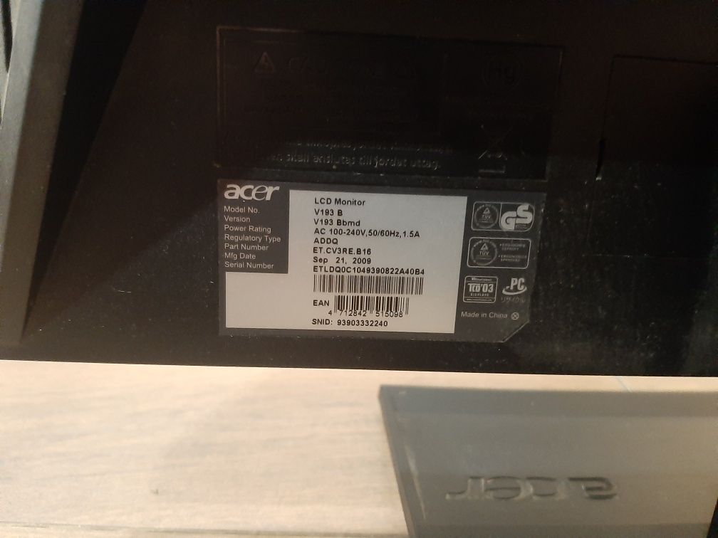 Monitor Acer 19'' na podstawie zwykłej