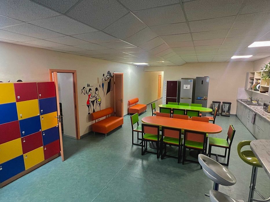 Хостел для переселенцев!!! Комната на 8 человек!!! Метро Лыбедская!!!