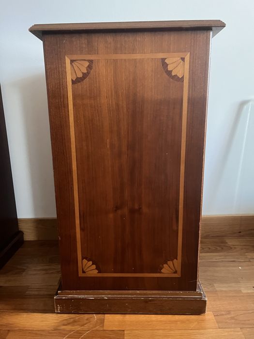 Móvel p/ 81 CD, p/DVD ou livros com base giratória