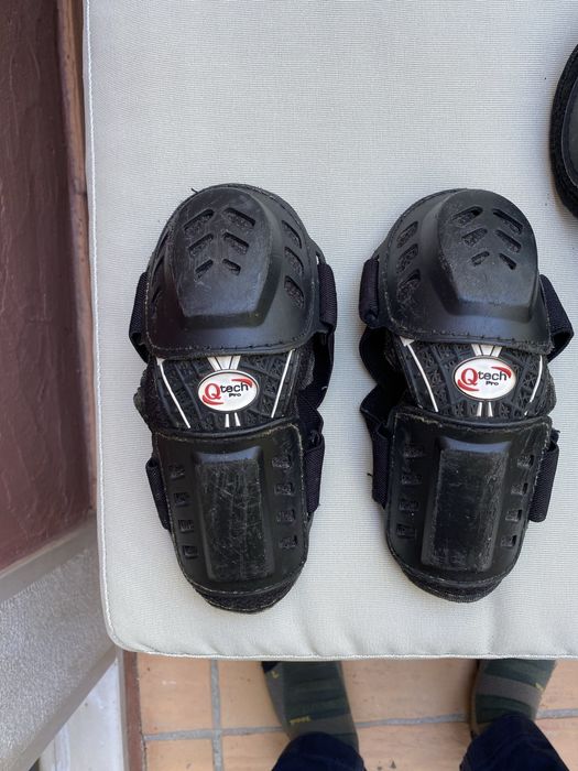 Proteções de joelhos e cotovelos ajustaveis para bicicleta