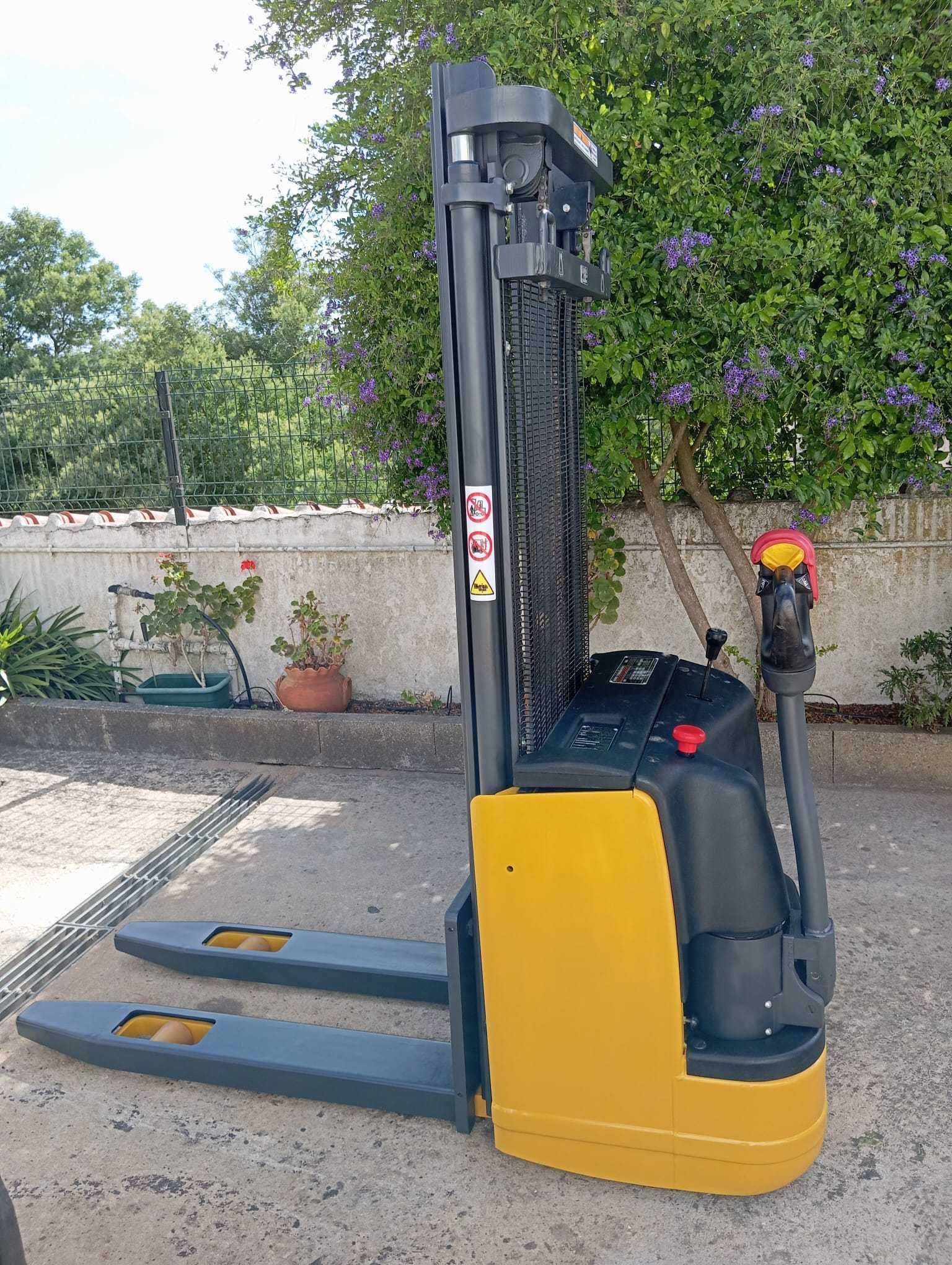 Stacker OM recondicionado
