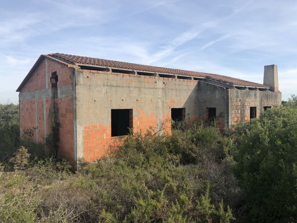 Quinta rustica 4320 m , com moardia t3 c permissao para finalizar obra