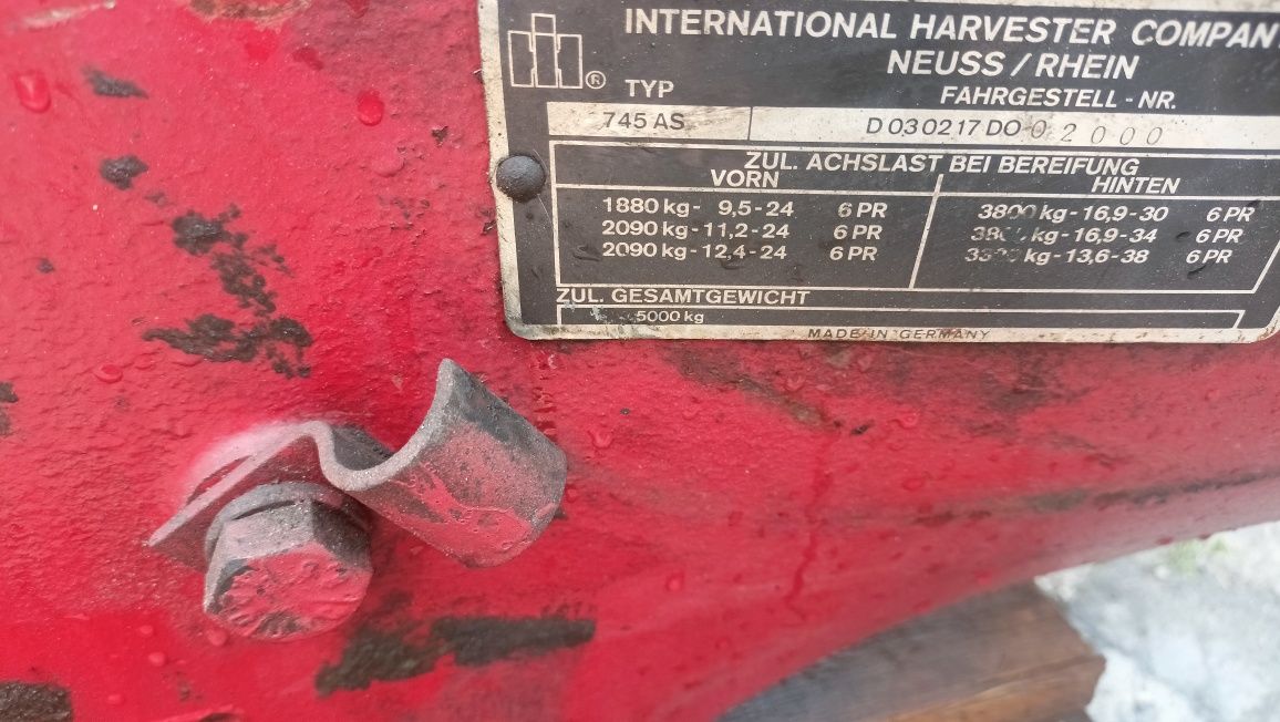 Skrzynia case 745 as
