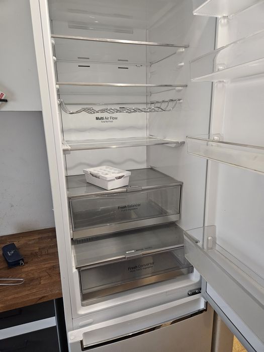 Lodówko-zamrażarka  LG super duza i pojemna.