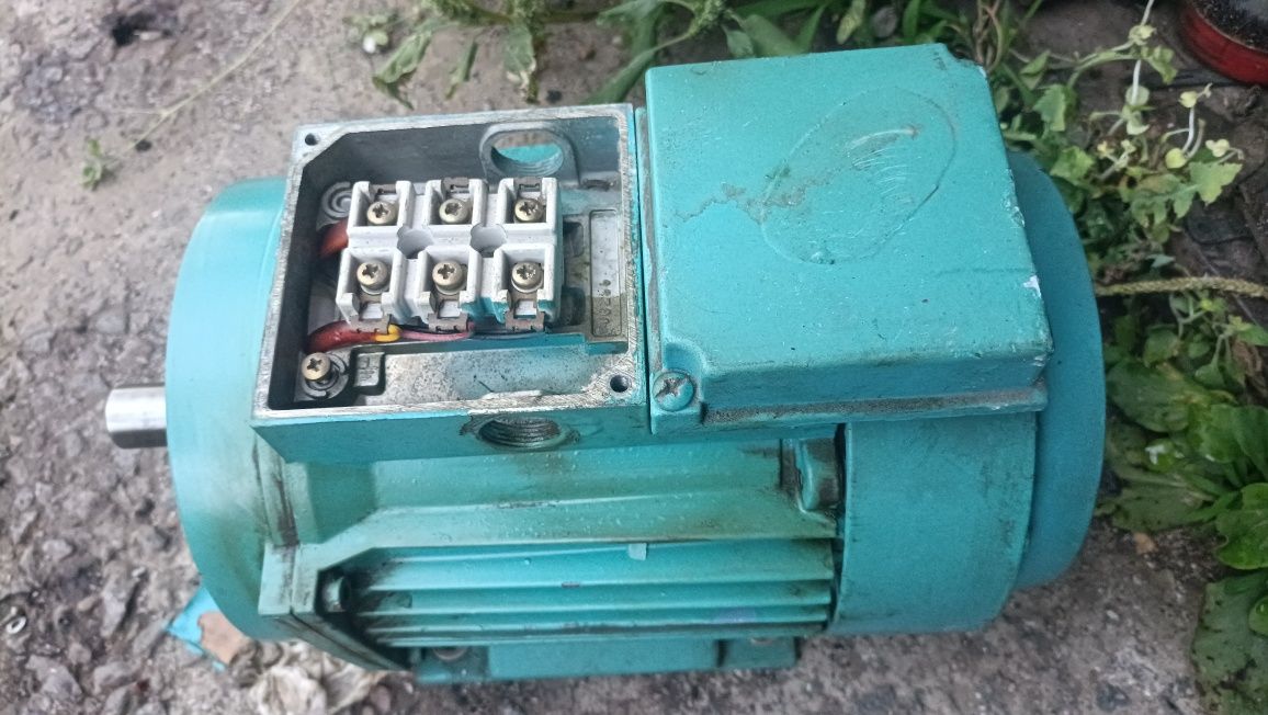 Трехфазный двигатель 2.2квт 3000об