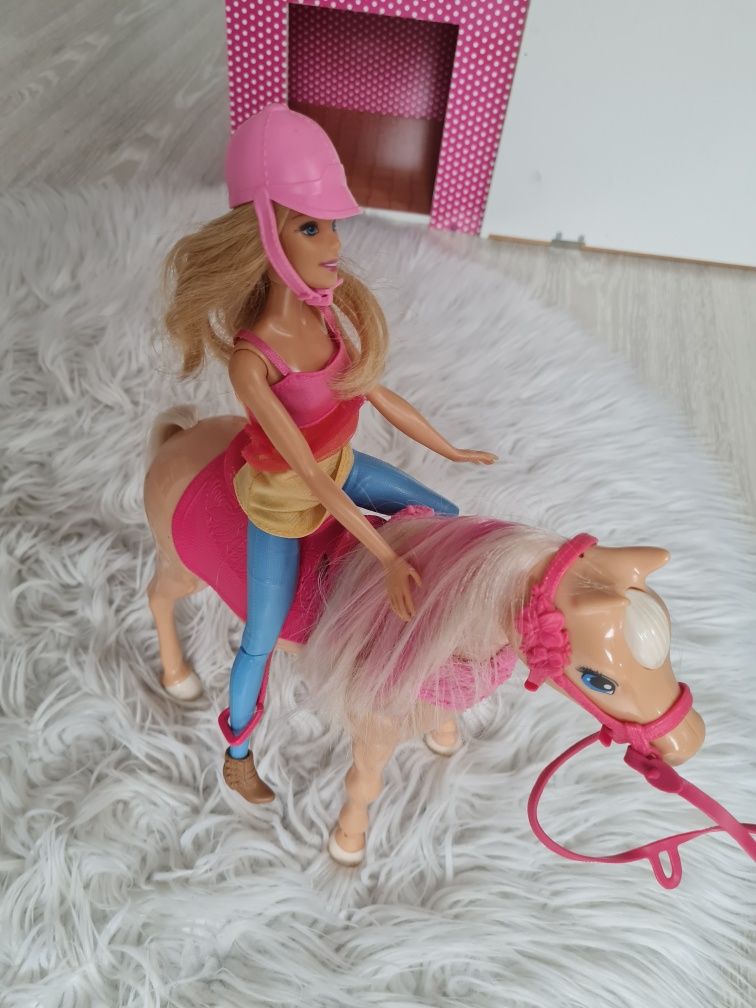 Lalka Barbie dżokejka konik tańczący koń Barbi zestaw