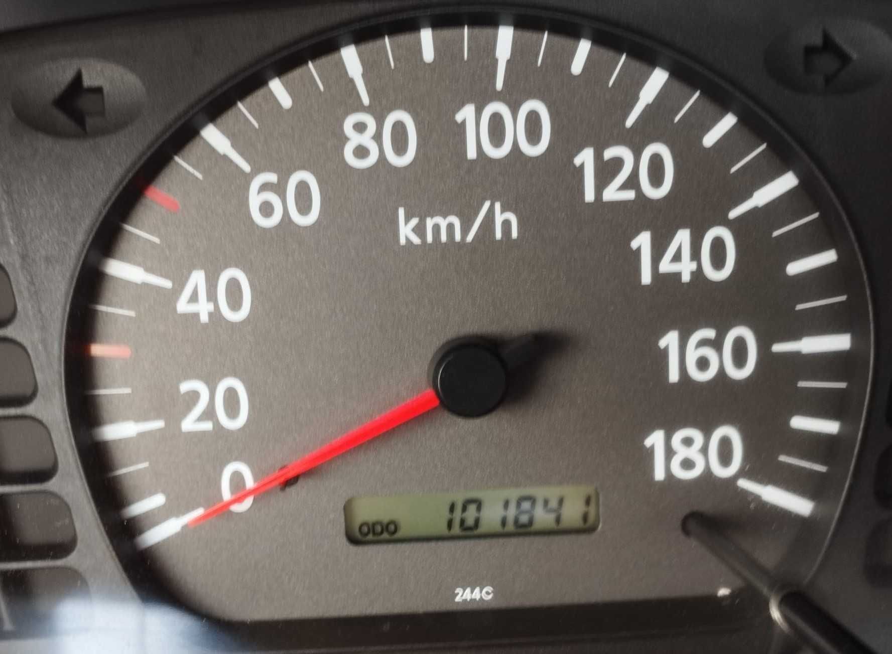 Carrinha Nissan D22 Hilux SÓ 102 MIL KMS 3 lugares ano 2002