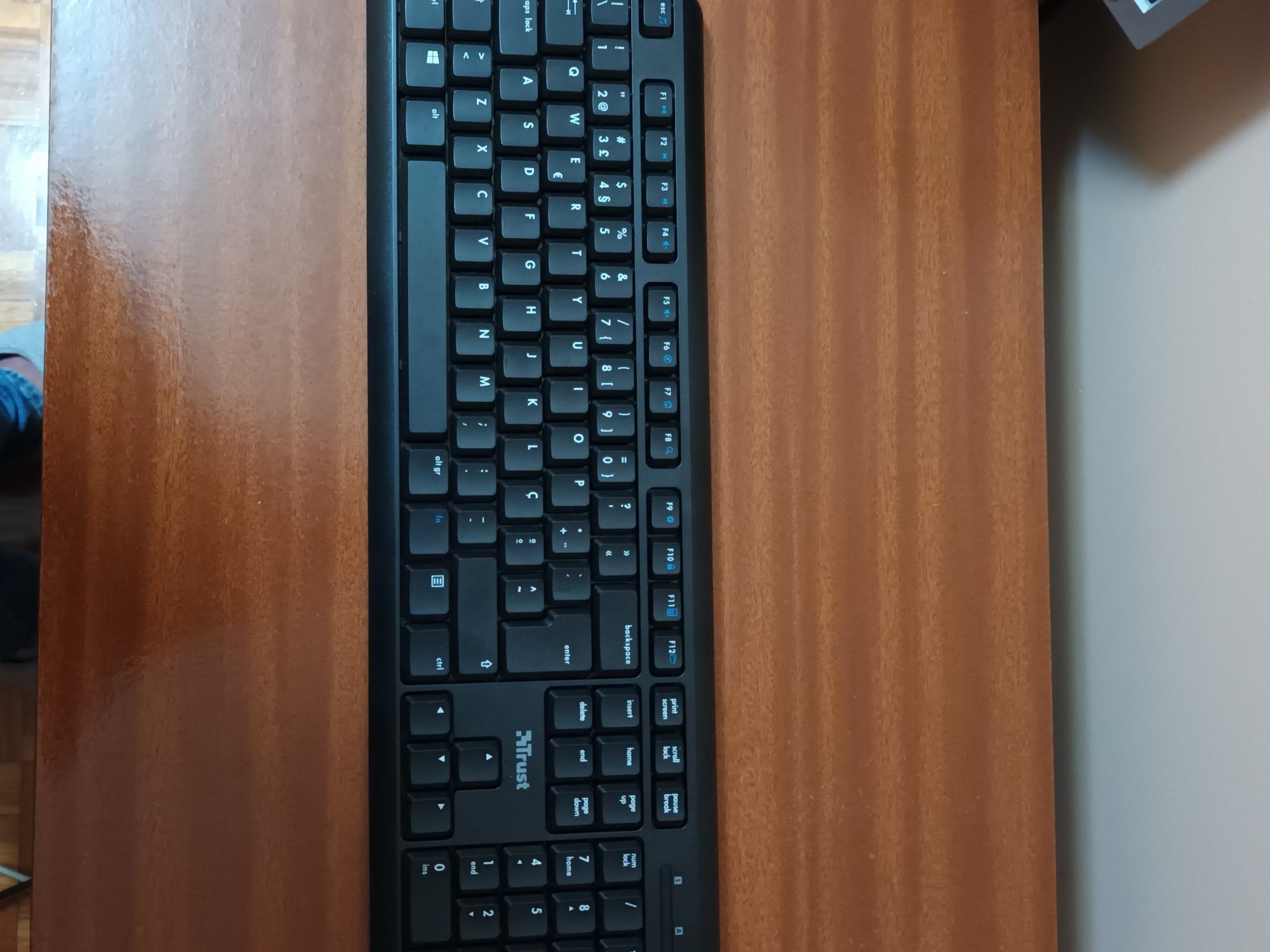 Teclado Sem Fio TRUST (Teclado + Numpad)