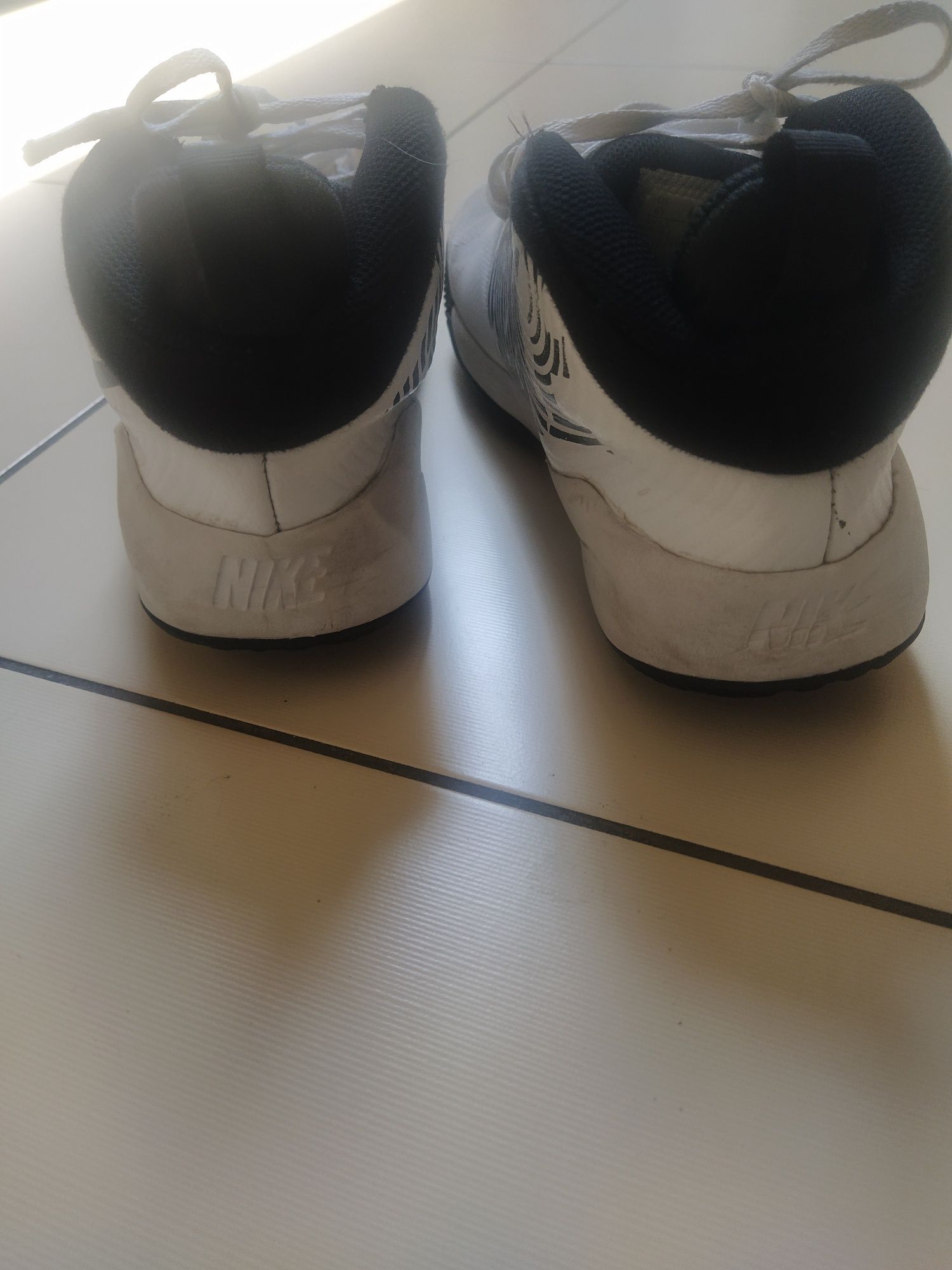 Buty sportowe NIKE, białe do koszykówki, r.38,5