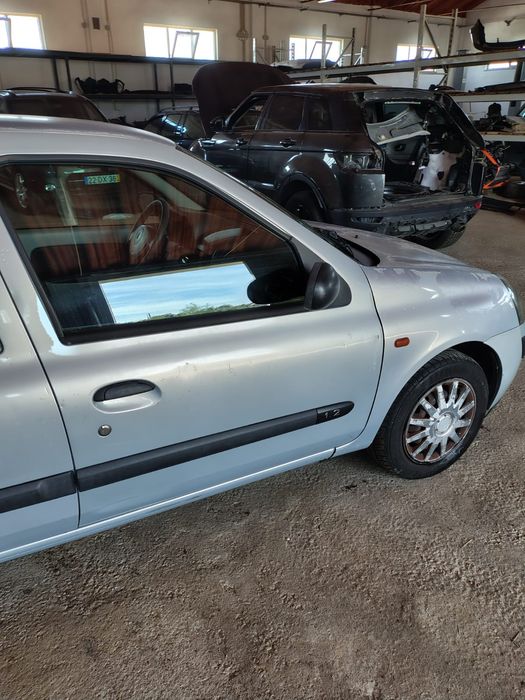 Renault clio 1.2 8v ano 2002 para peças todo o material disponível