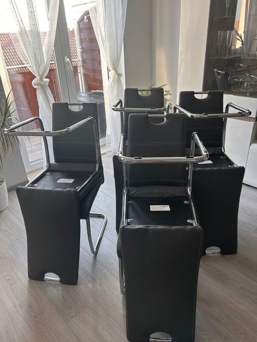 Szare krzesła z ekoskóry