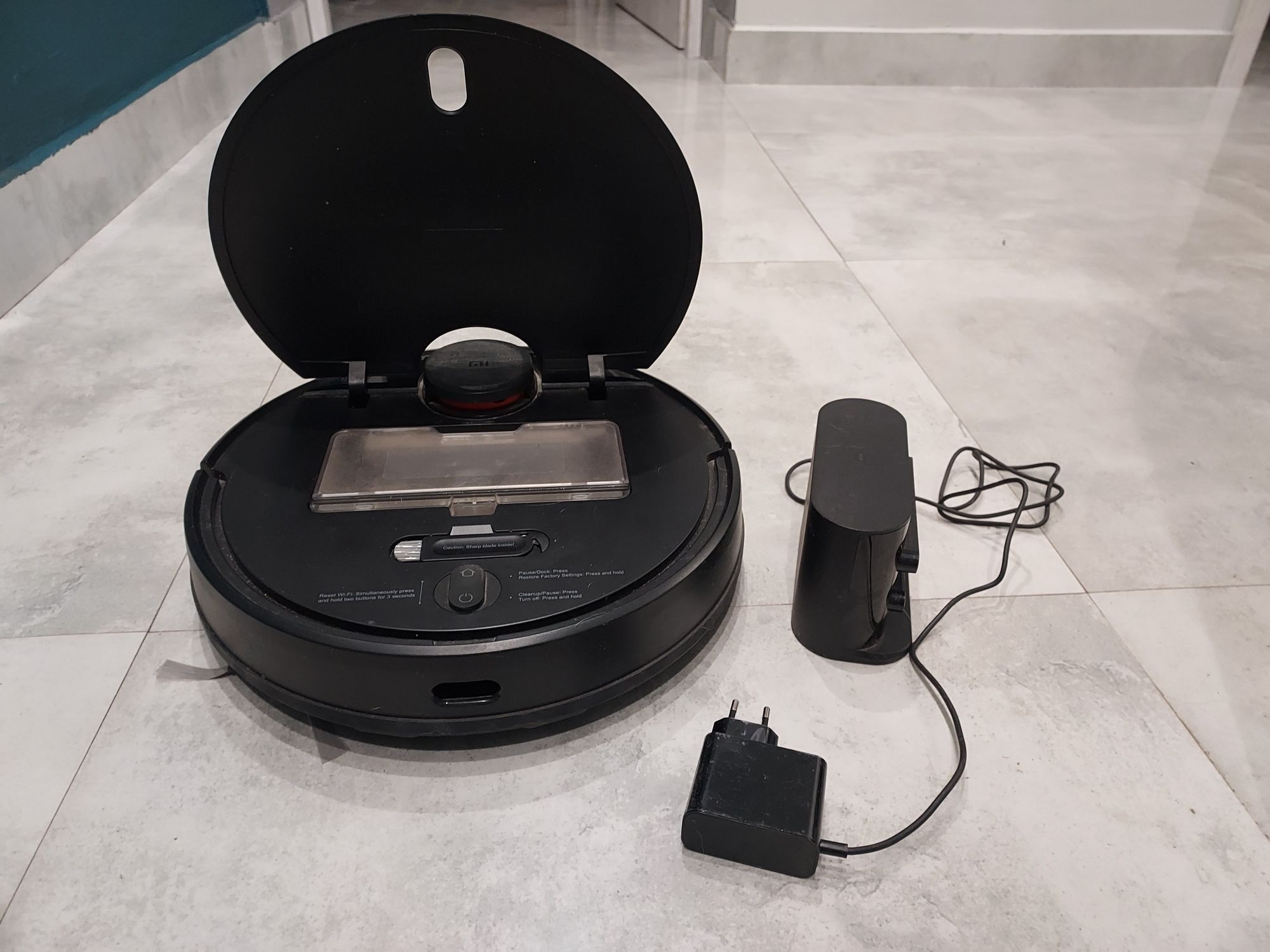 Robot sprzątający Xiaomi Mi Vacuum Mop Pro czarny mocujący