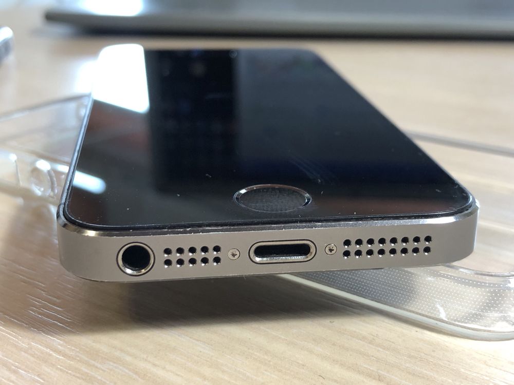 IOS 8.4! Iphone 5s 16Gb neverlock, акб 95%