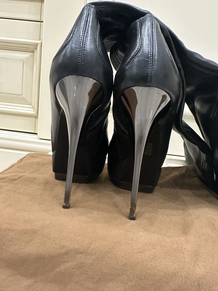 Ботфорти Gucci, розмір 39. Ботинки  Le Silla, розмір 39