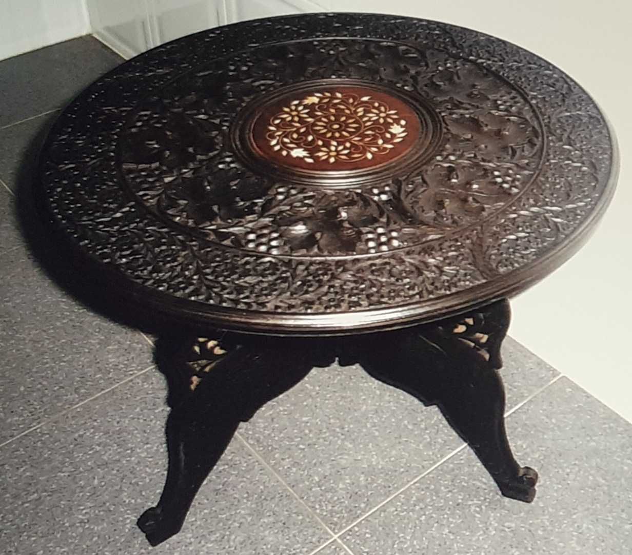 Mesa em Talha em Madeira Nobre