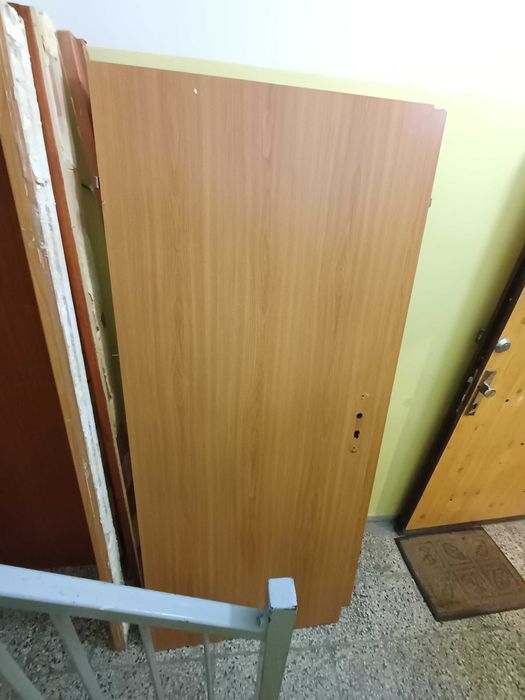 Drzwi wewnętrzne lewe 80 z ościeżnicą