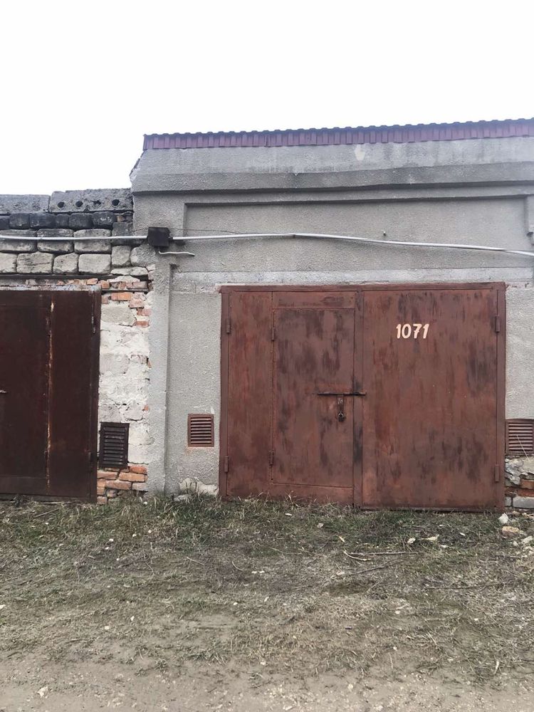Гараж з підвалом