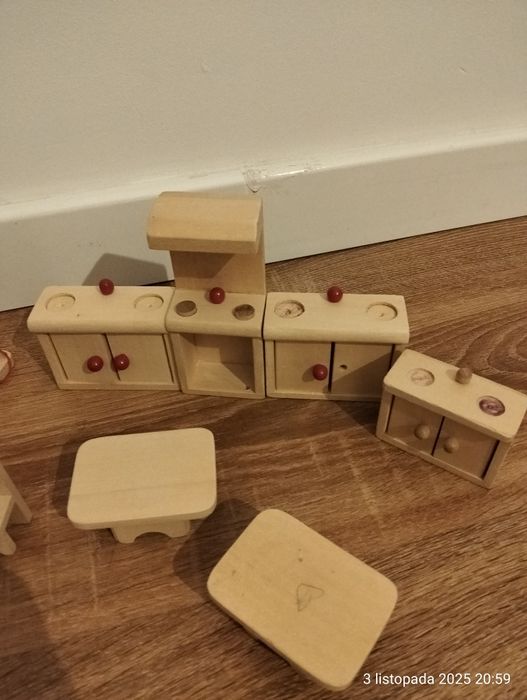 Mebelki do domku dla lalek