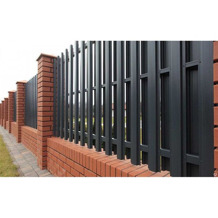 Штахетник на паркан.огорожі.брами.фасади.Паркан металевий.