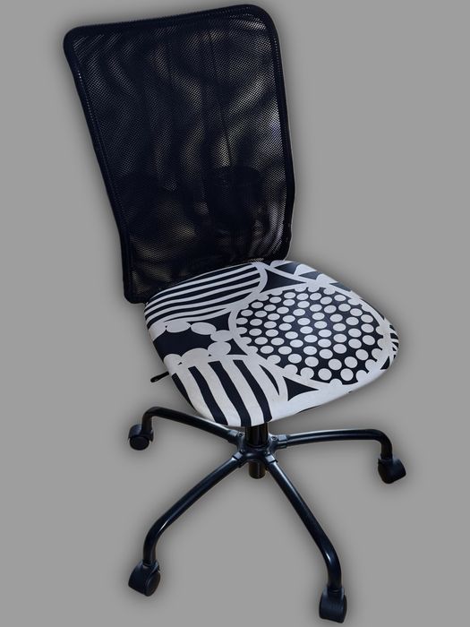 Krzesło do biurka ikea czarno-białe