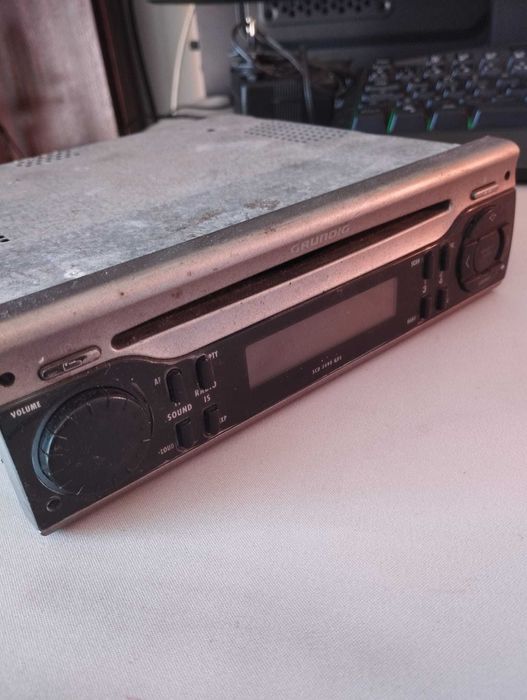 Autorádio Grundig SCD 3490 RDS funcional (Ano 2000)