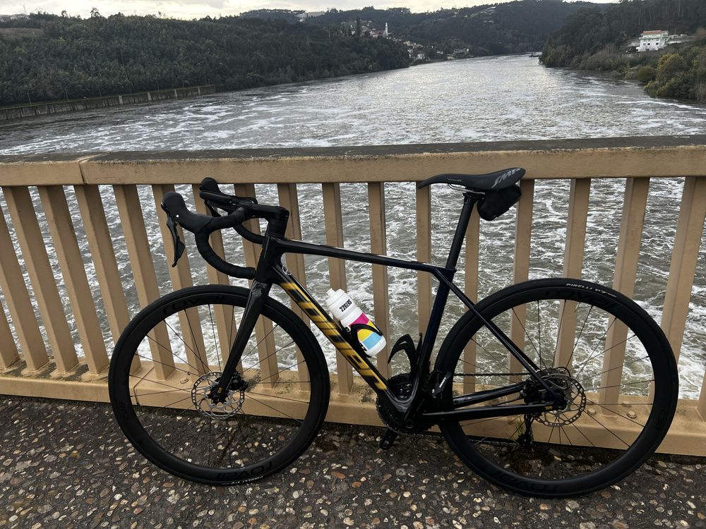 Bicicleta Coluer invicta 5.4 com rodas roval c38 - M