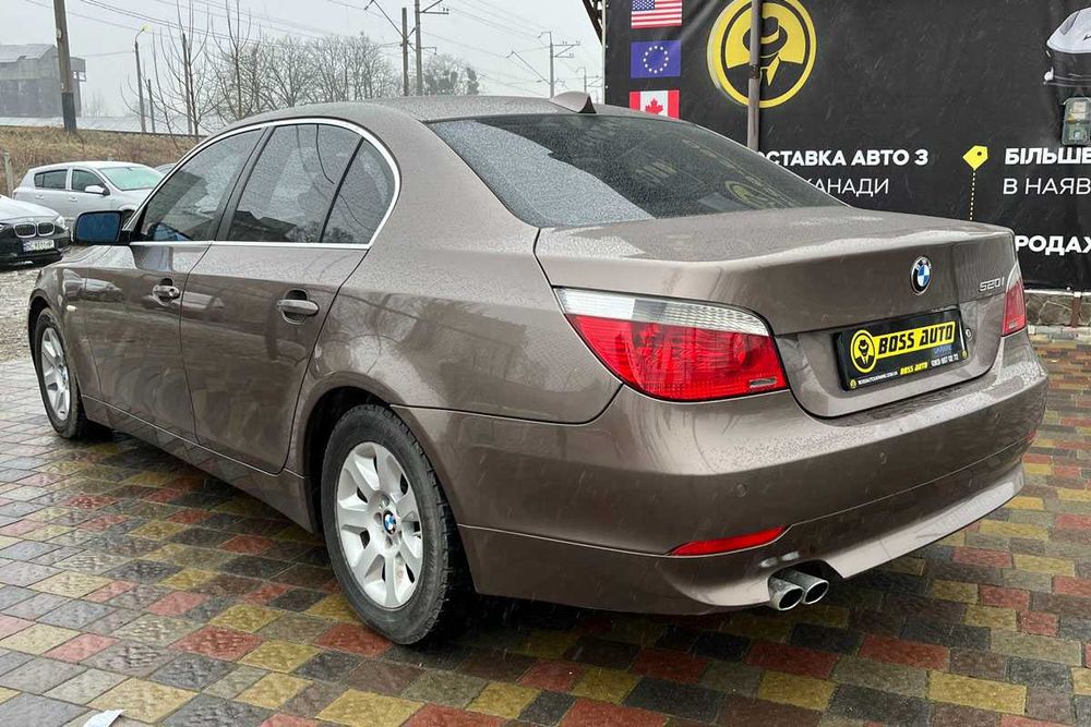 BMW 520I 2004 року