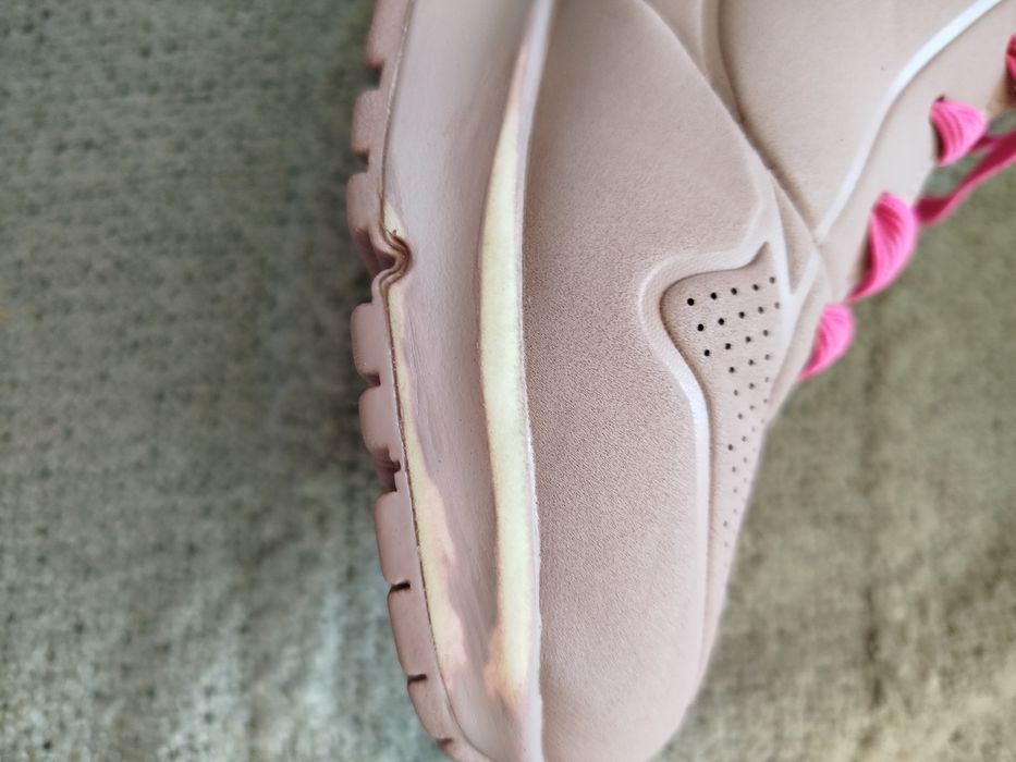 Buty dla dziewczynki sezon jesień -zima Skechers róż 32.