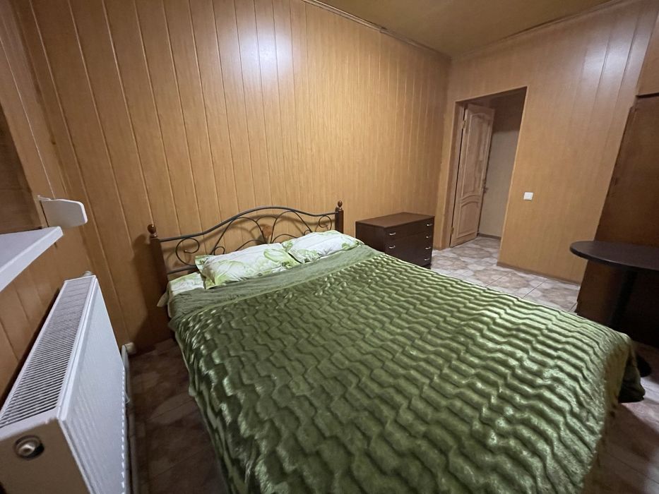 Без % сдаётся 2к дом  для семьи до 4 человек.